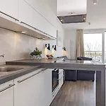 4 Person In Appartement