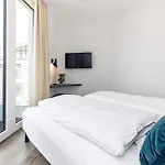 4 Person In