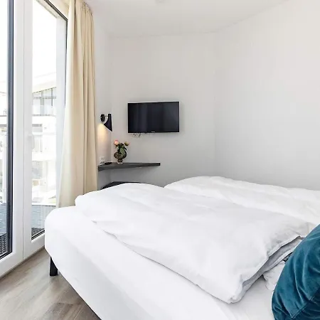 Promenadenvilla In Erster Meeresreihe